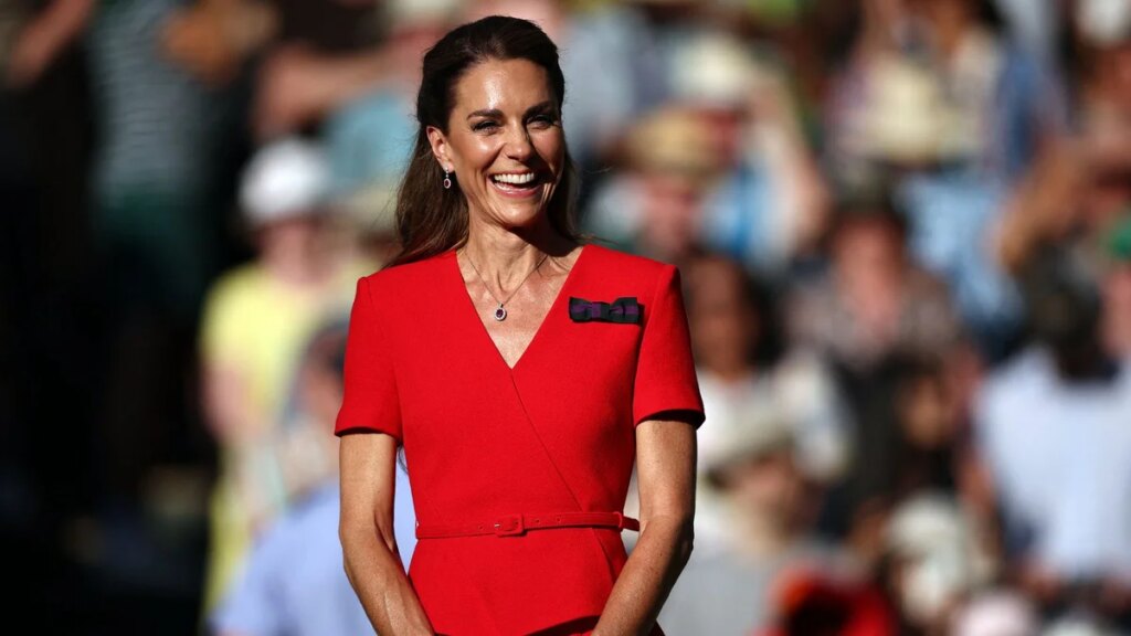 Kate Middleton regresa a Wimbledon con un impresionante vestido rojo de Roland Mouret
