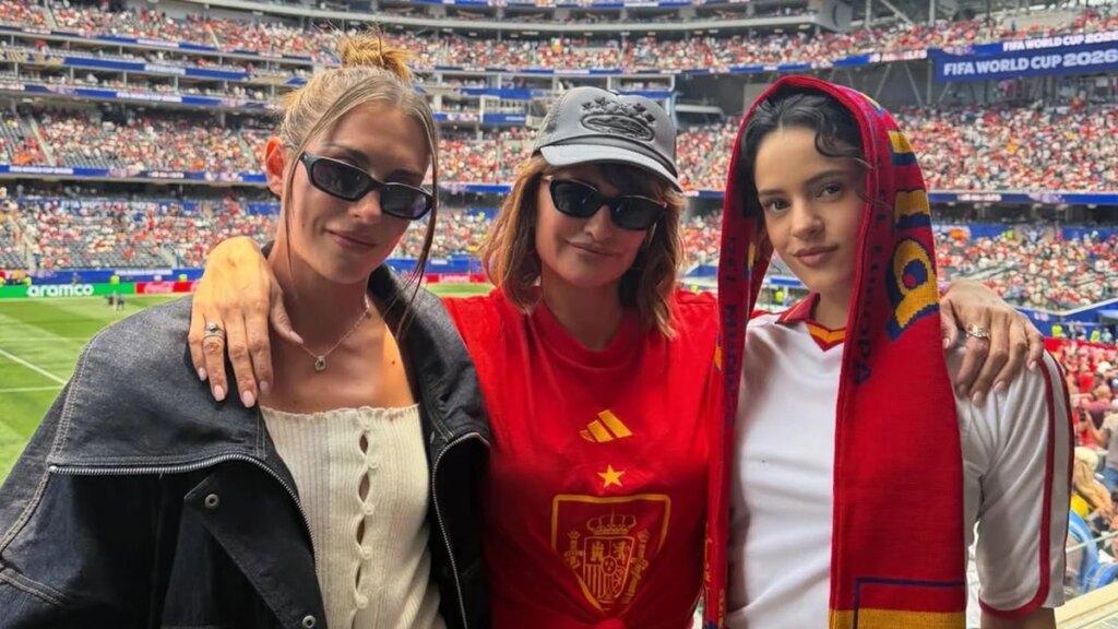 Rosalía y Penélope Cruz encabezan el apoyo de España a la Copa del Mundo en Los Ángeles