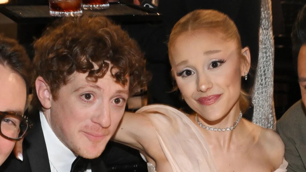 Ethan Slater estaría al tanto del supuesto romance de Ariana Grande con su exnovio Ricky Álvarez