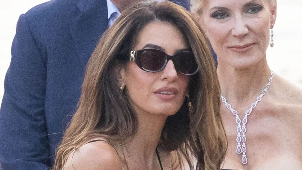 George y Amal Clooney hacen una rara aparición con los gemelos Ella y Alexander mientras Amal aturde con un elegante vestido negro