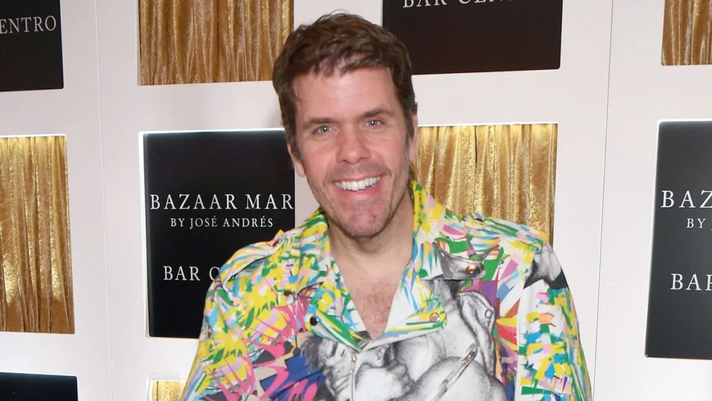 Familia de Perez Hilton confirma que estaba en casa durante el live del bloguero