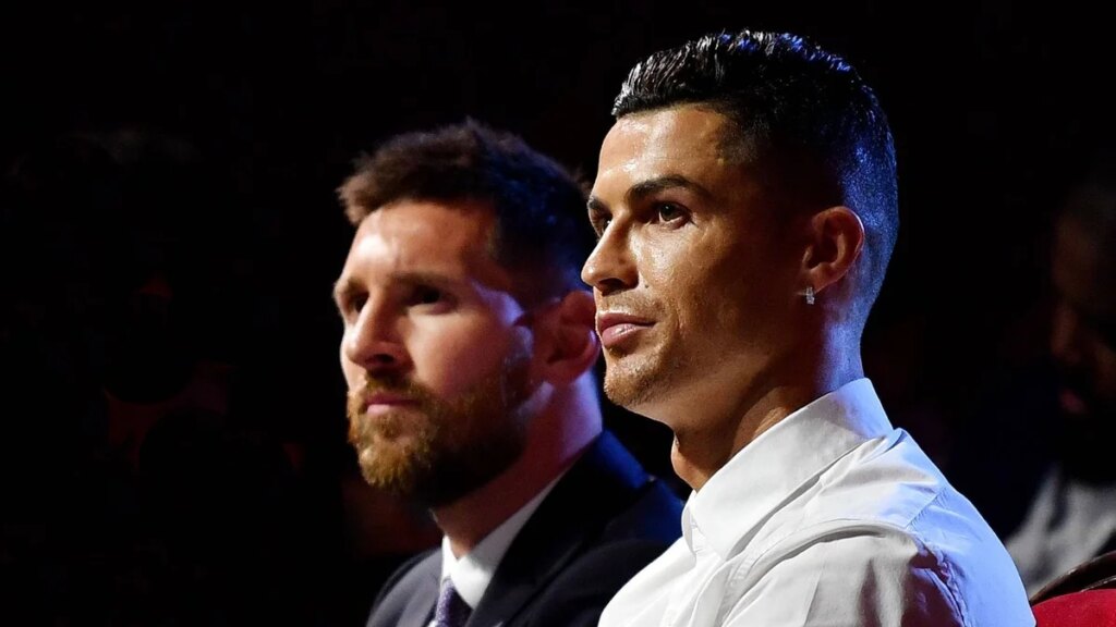 Cristiano Ronaldo consuela a Lionel Messi tras la dura pérdida de su padre