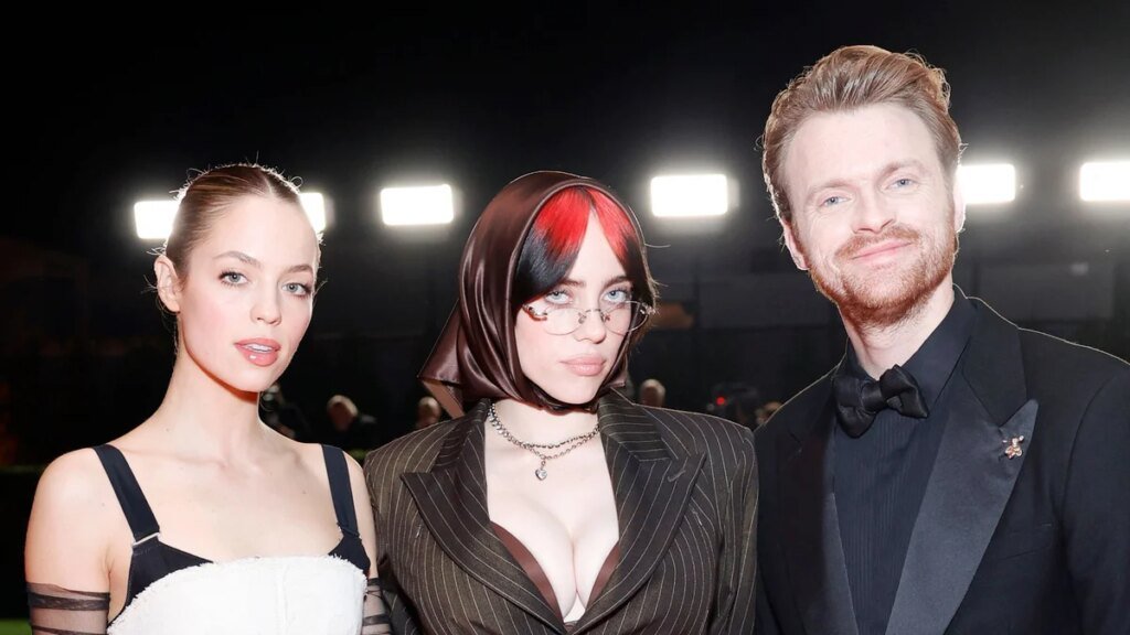 Billie Eilish llora al oficiar la boda de Finneas con Claudia Sulewski (FOTOS)