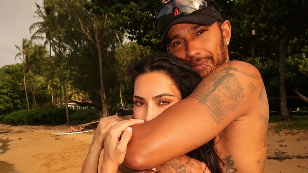 Kim Kardashian y Lewis Hamilton se dejan ver felices y enamorados en las playas de Hawái