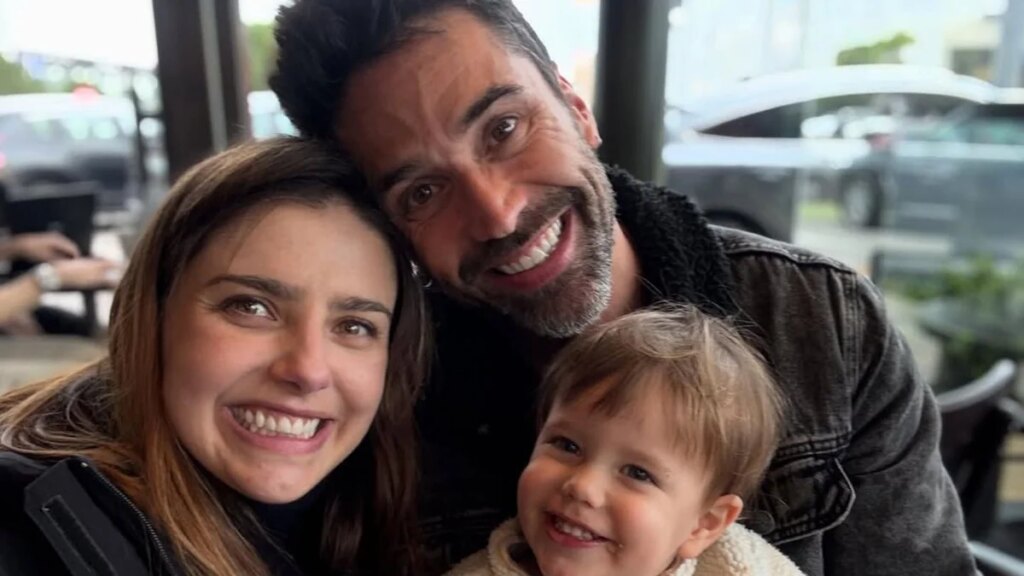 Matías Novoa se reencuentra con Michelle Renaud y sus hijos en Madrid tras cumplir con sus compromisos en México