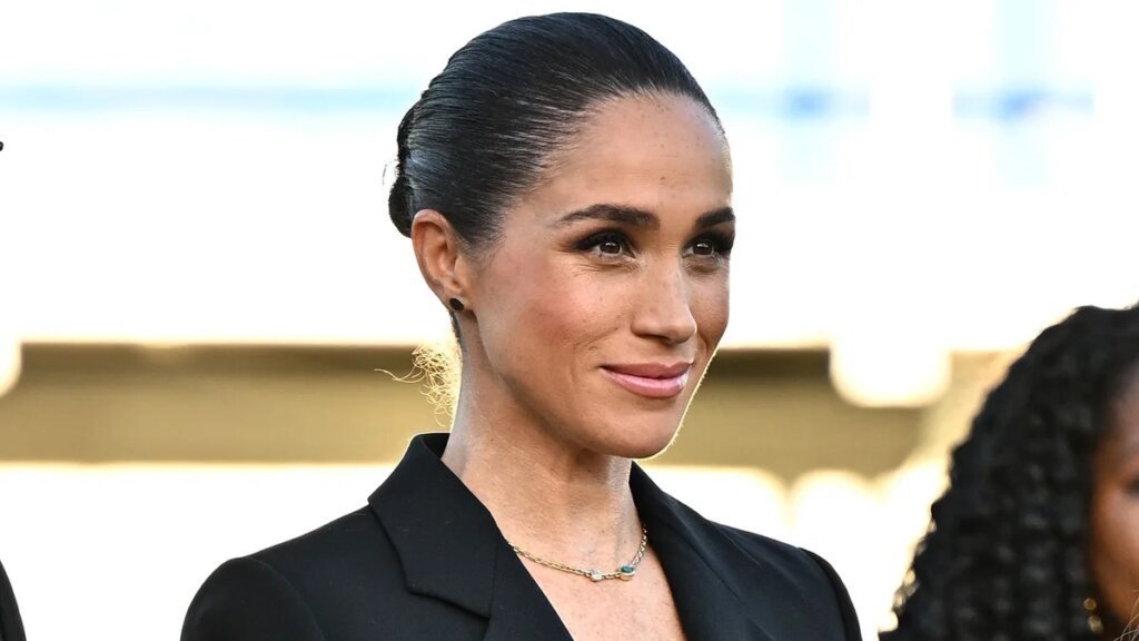 Meghan Markle luce muy diferente cuando regresa al Reino Unido: dentro de su transformación del estilo de California