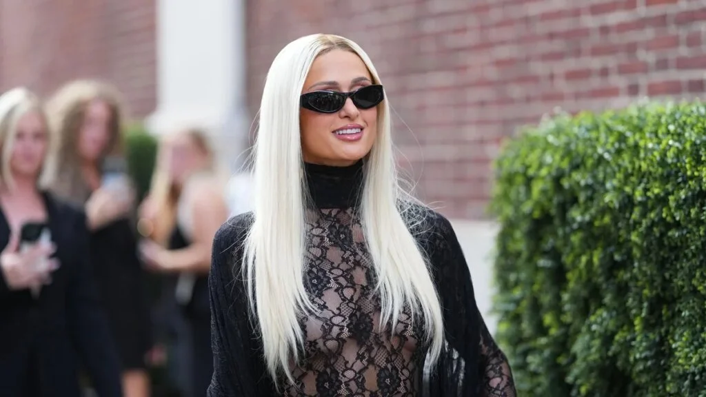 Paris Hilton revela la forma sorprendentemente sencilla en la que pasa desapercibida