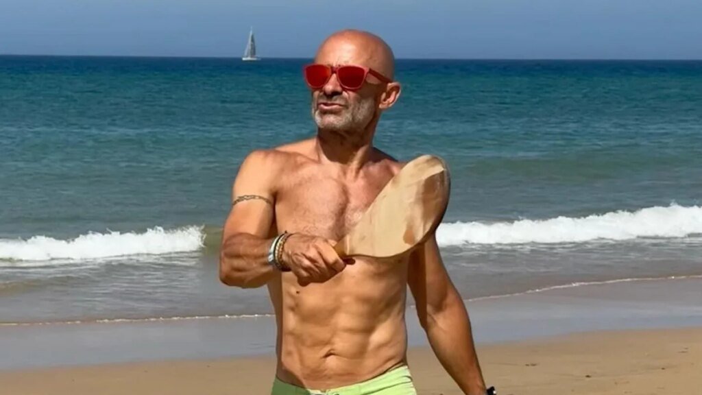 Antonio Lobato presume de músculos de infarto a sus 60 años y enloquece a los fans: “Más fuerte que el vinagre”
