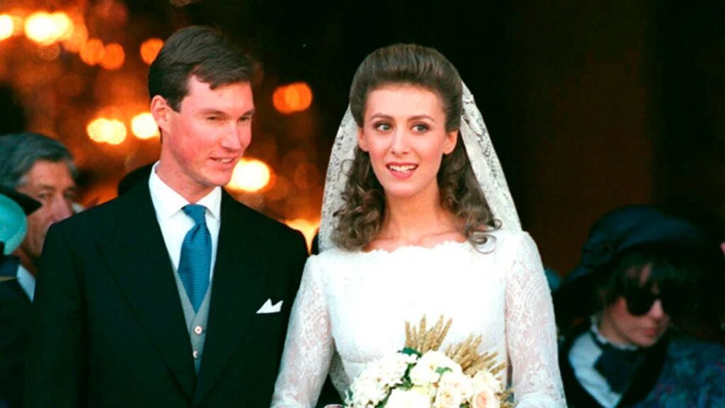La boda de Guillermo de Luxemburgo y Sibilla Weiller, la primera princesa vestida de Valentino: 1.200 invitados en Versalles y una novia sin tiara