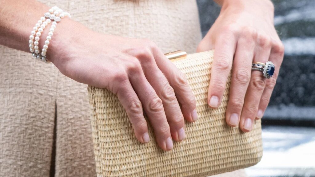 Uñas de invitada: los tonos que elevarán tu look de boda en 2026
