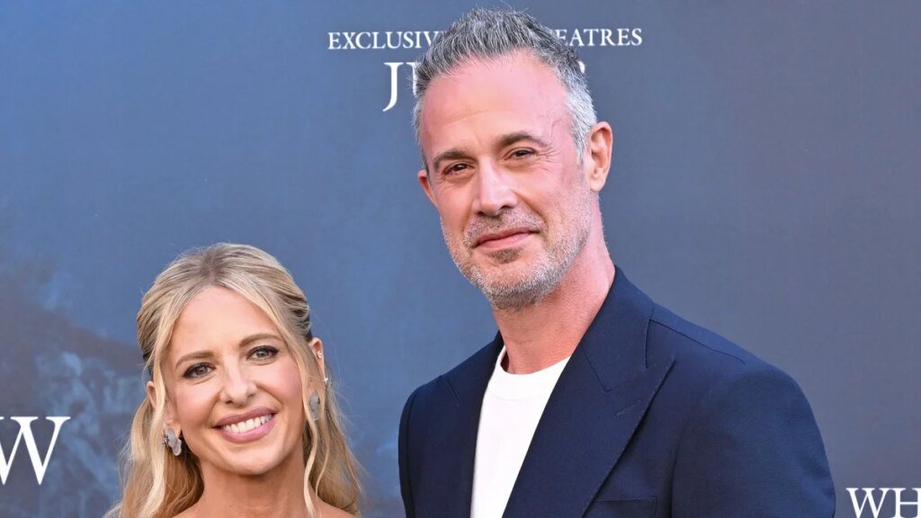 Sarah Michelle Gellar recuerda la historia de amor con Freddie Prinze Jr. 24 años después de darse el ‘sí, quiero’