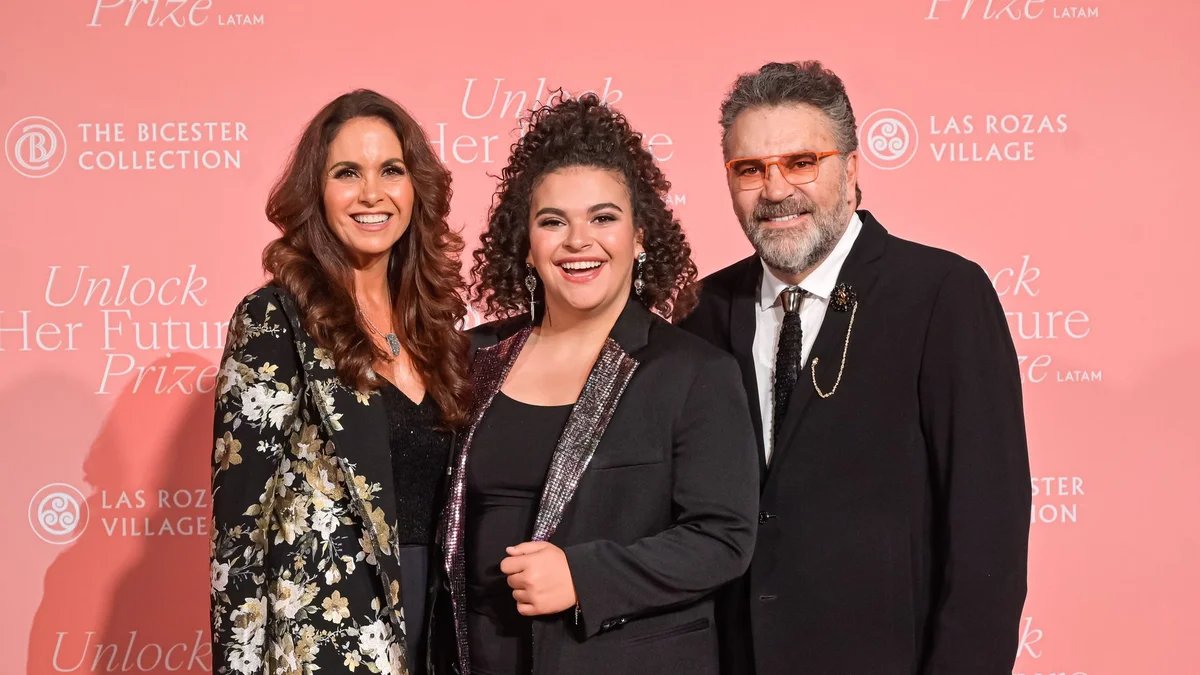 Lucerito presume su escapada de ensueño por París y Londres junto a sus papás Lucerito presume su escapada de ensueño por París y Londres junto a sus papás