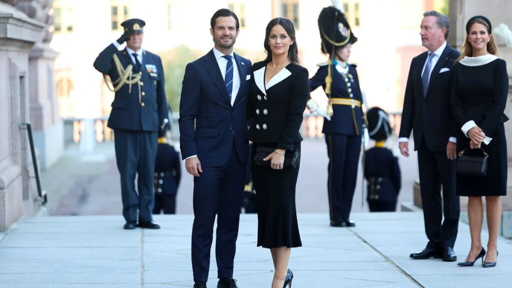 La familia real sueca abre junta el Parlamento tras un septiembre desgarrador
