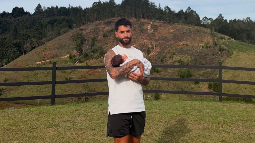 Maluma comparte nuevas y tiernas fotos junto a su bebé Orión