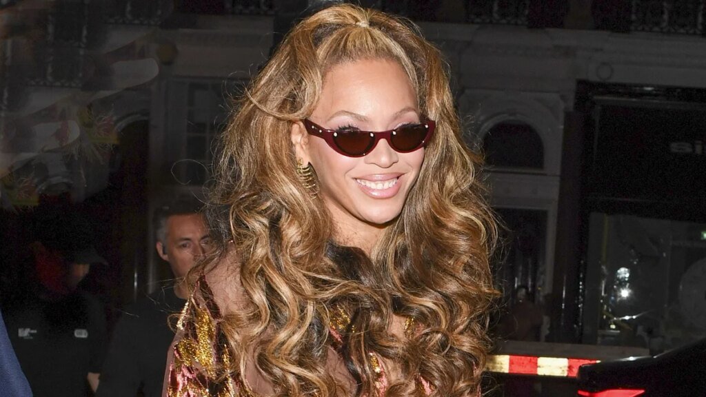 Beyoncé celebra su 45 cumpleaños con atrevida micro mini y nostálgica transformación de cabello