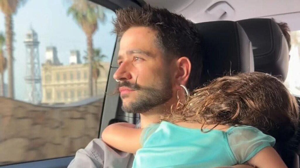 Camilo revela por qué no muestra la carita de sus hijas y recuerda el momento más difícil de su carrera
