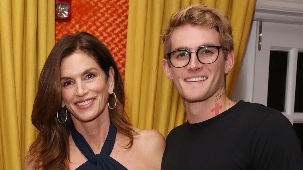 Cindy Crawford está devastada cuando surgen nuevos detalles después de la muerte de su hijo Presley Gerber a los 27 años.