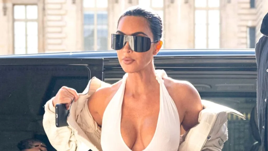 El look blanco parisino de Kim Kardashian tiene que ver con sus curvas