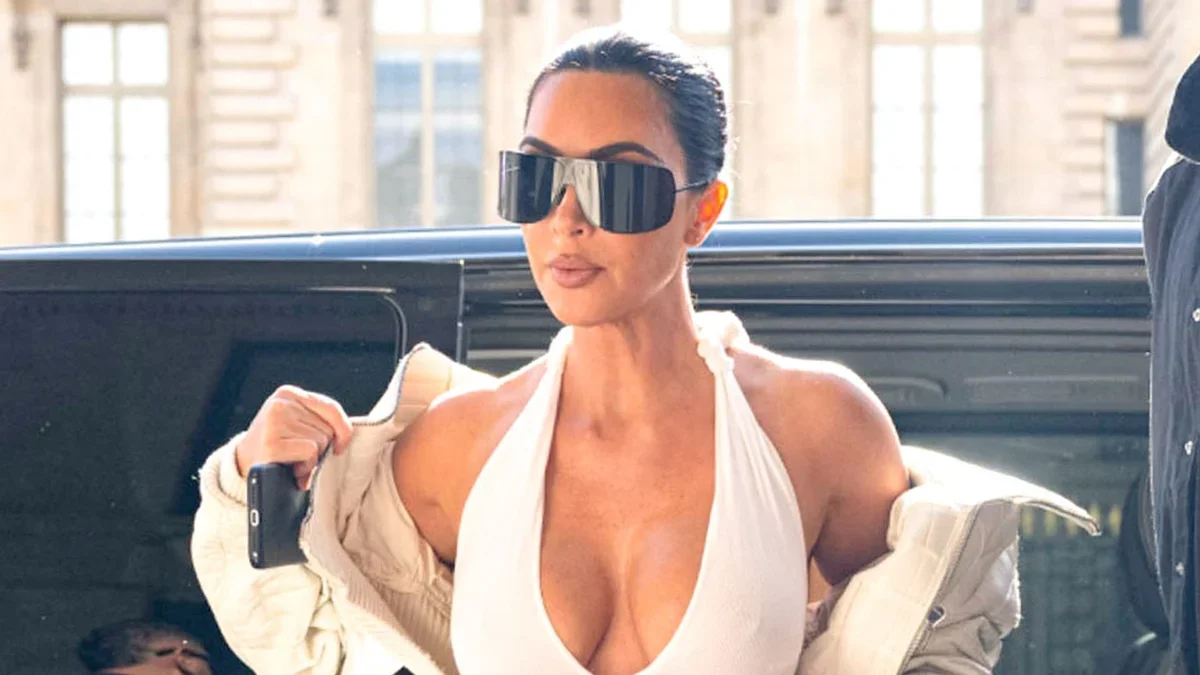 El look blanco parisino de Kim Kardashian tiene que ver con sus curvas