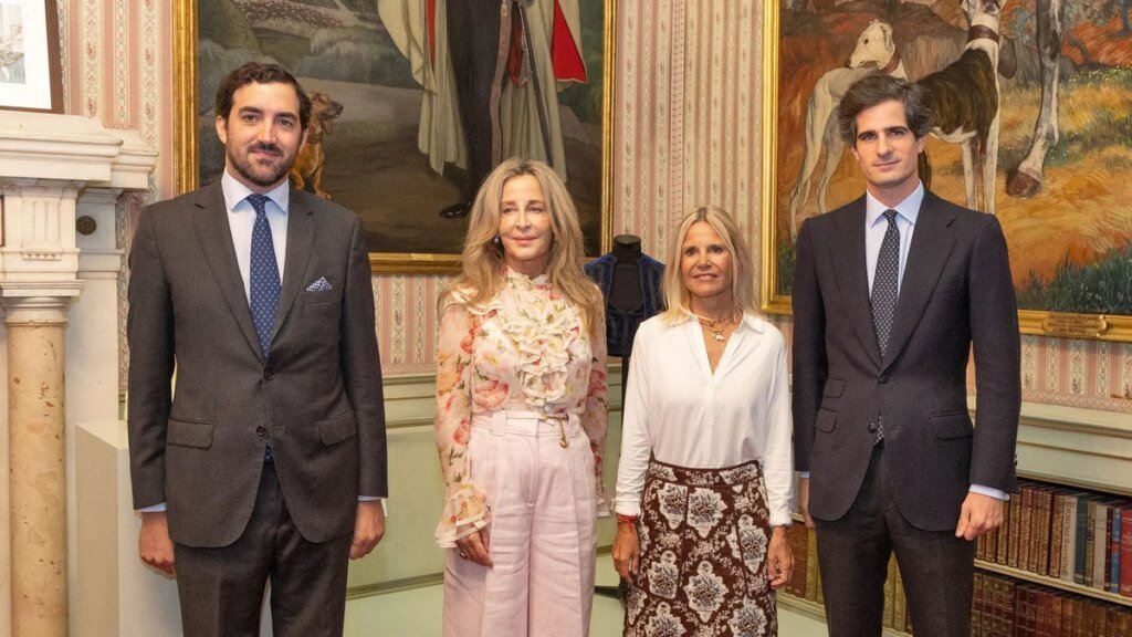 Una cita en Liria: recorremos con Eugenia Martínez de Irujo la exposición de Cayetana de Alba un día antes de su inauguración
