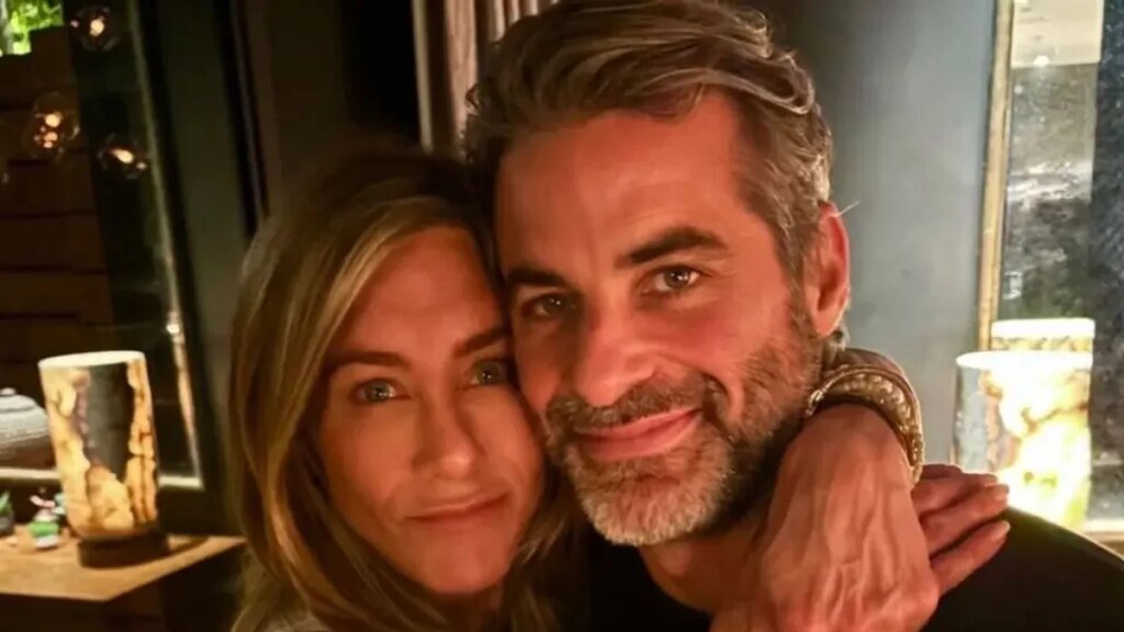 Jennifer Aniston deslumbra en microbikini a los 57 años durante una escapada con Jim Curtis