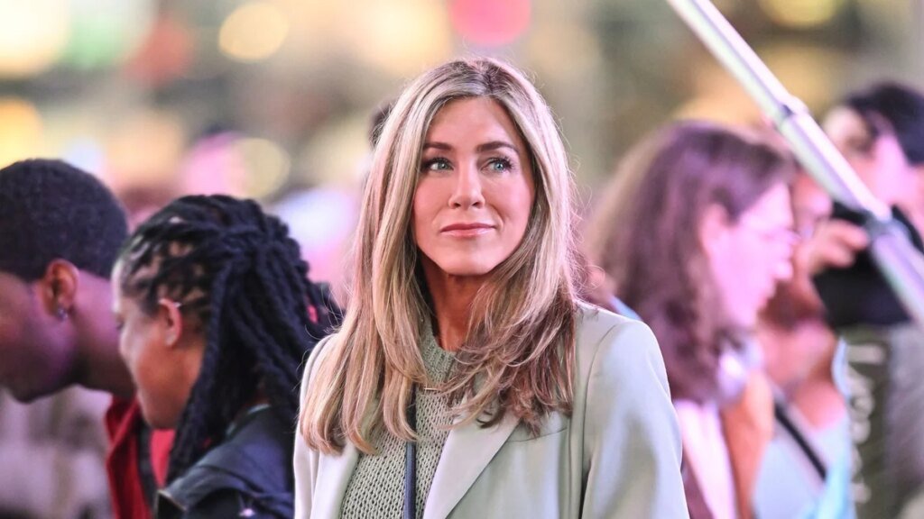 Los amigos de Jennifer Aniston supuestamente están preocupados por su novio Jim Curtis