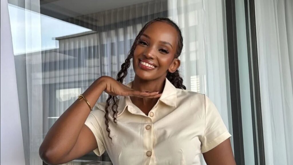 Miss Mundo Uganda luce un espectacular vestido de cesárea durante la competencia