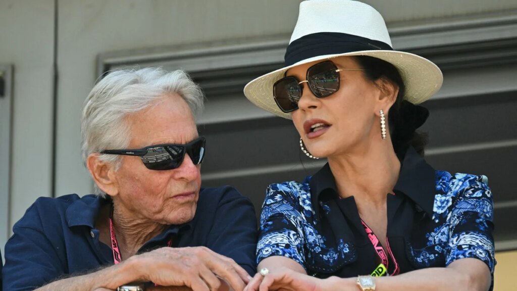 Michael Douglas recuerda el inicio de su romance con la gemela de cumpleaños Catherine Zeta-Jones