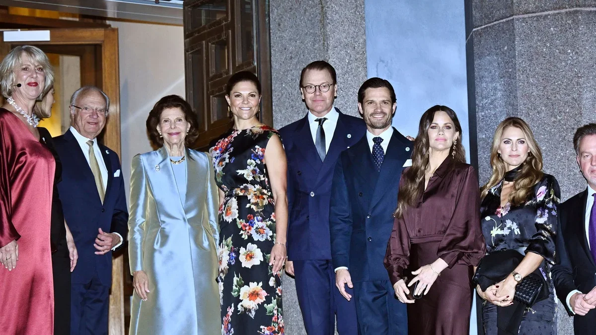 El rey Carlos XVI Gustavo y la reina Silvia vuelven a mostrar a la familia real mientras comienza una nueva era