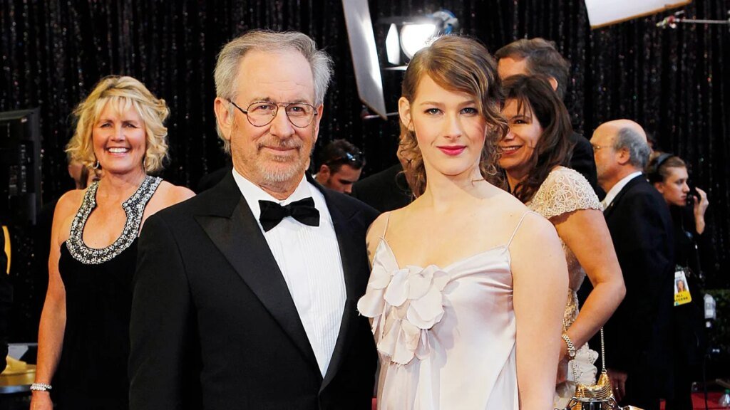 La hija de Steven Spielberg, que ha seguido sus pasos como directora, se casa en una glamurosa boda en los Hamptons