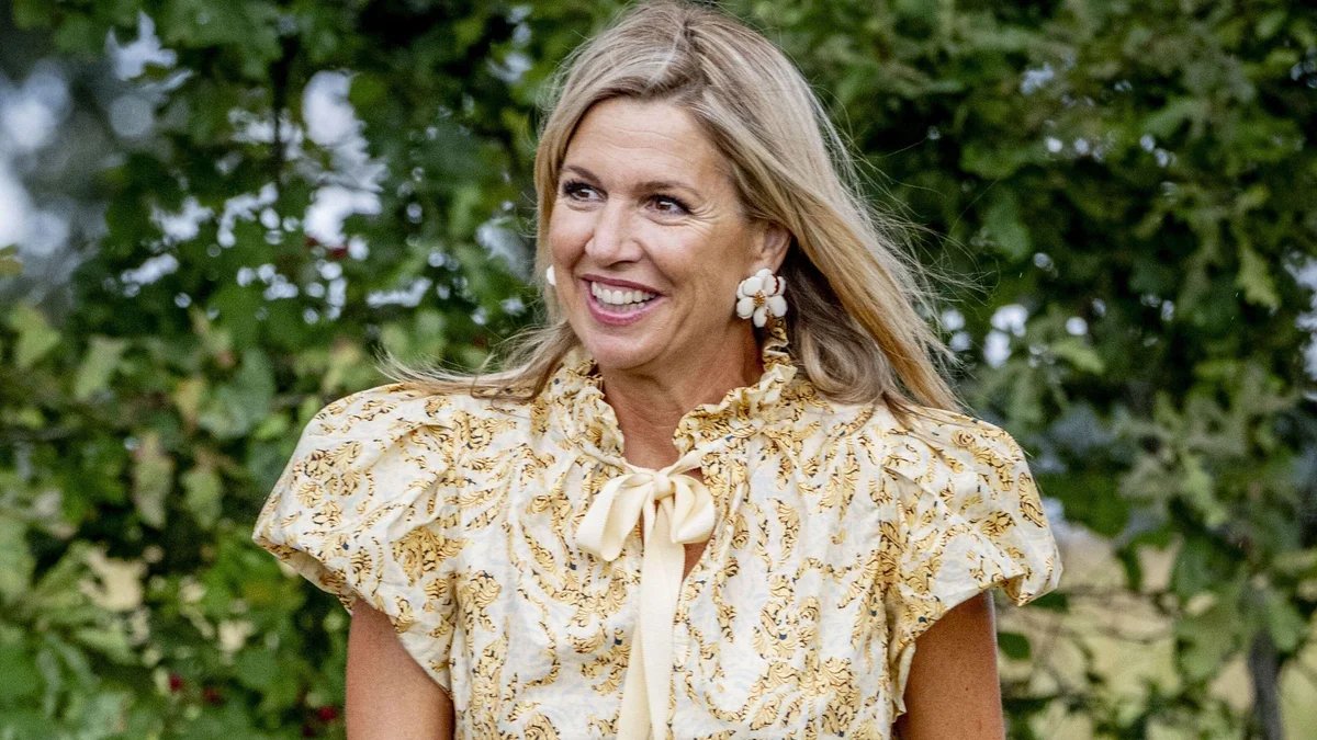La reina Máxima se pone al volante de un tractor con un glamuroso look real La reina Máxima se pone al volante de un tractor con un glamuroso look real