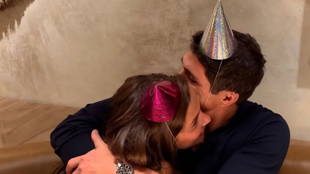 María Pombo celebra pletórica su 32 cumpleaños: el romántico momentazo con Pablo Castellano y una tierna foto inédita de su niñez