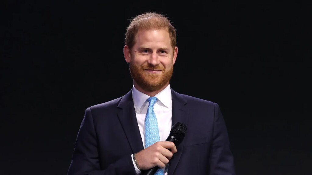 El príncipe Harry admite que la paternidad es más difícil de lo que esperaba mientras su familia se adapta a la vida en el Reino Unido