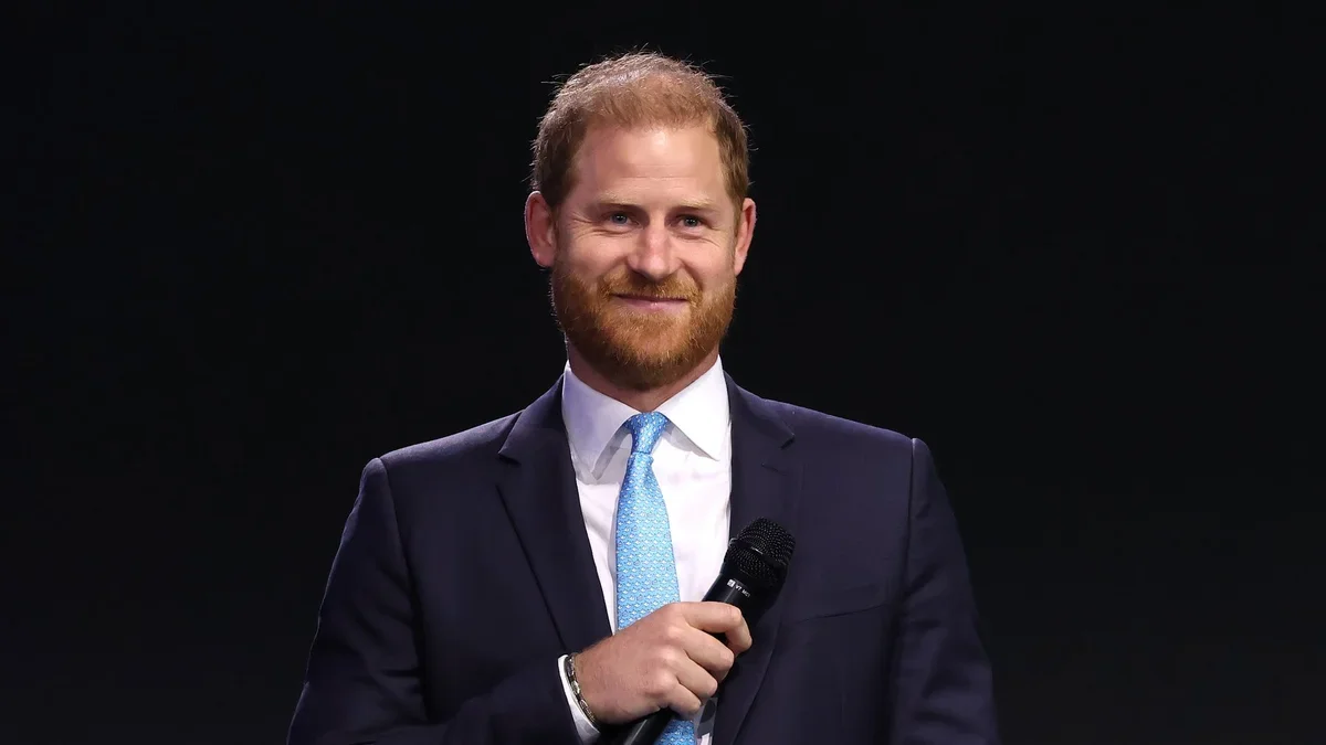 El príncipe Harry admite que la paternidad es más difícil de lo que esperaba mientras su familia se adapta a la vida en el Reino Unido