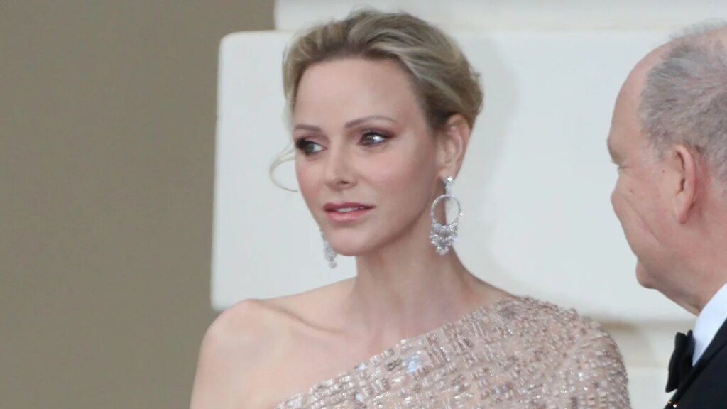El vestido champán de la princesa Charlene tiene un detalle dramático que lo hace inolvidable