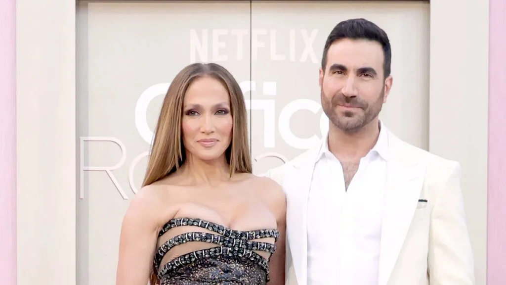 Jennifer Lopez y Brett Goldstein, juntos en Los Ángeles