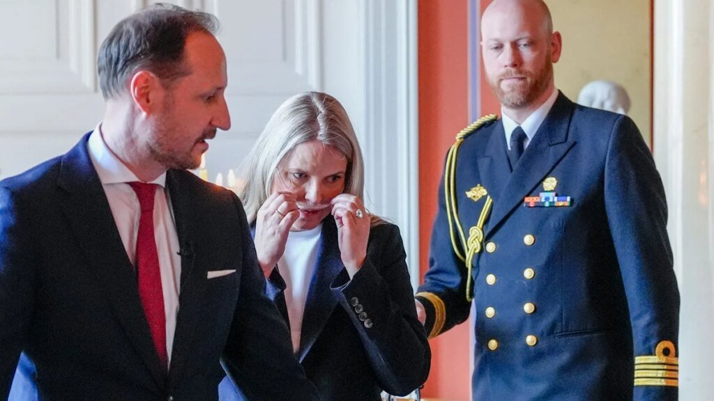 Retiro de última hora: Mette-Marit de Noruega no debutará hoy como Reina por una complicación de salud