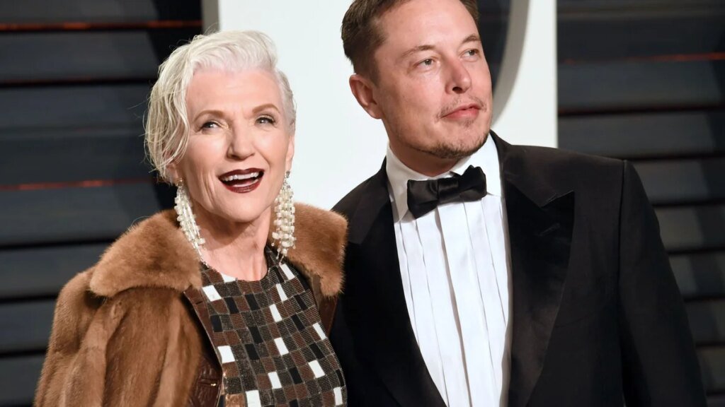 Maye Musk no puede contener su orgullo después de que Elon Musk presenta el Tesla ‘volador’