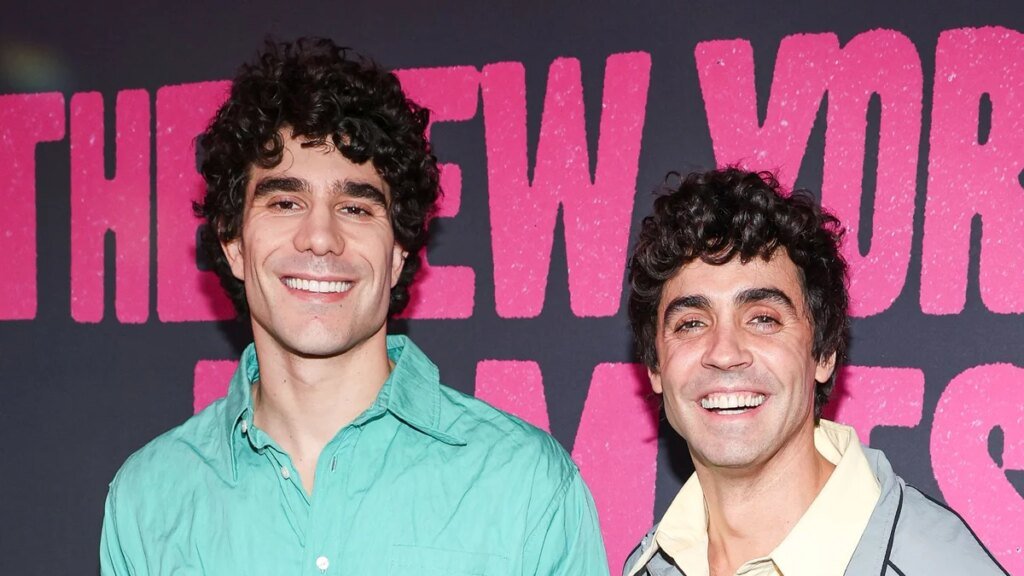 Los Javis hablan con ¡HOLA! en el estreno de ‘La bola negra’ en Nueva York: de los años que vivieron allí a su carrera a los Oscar