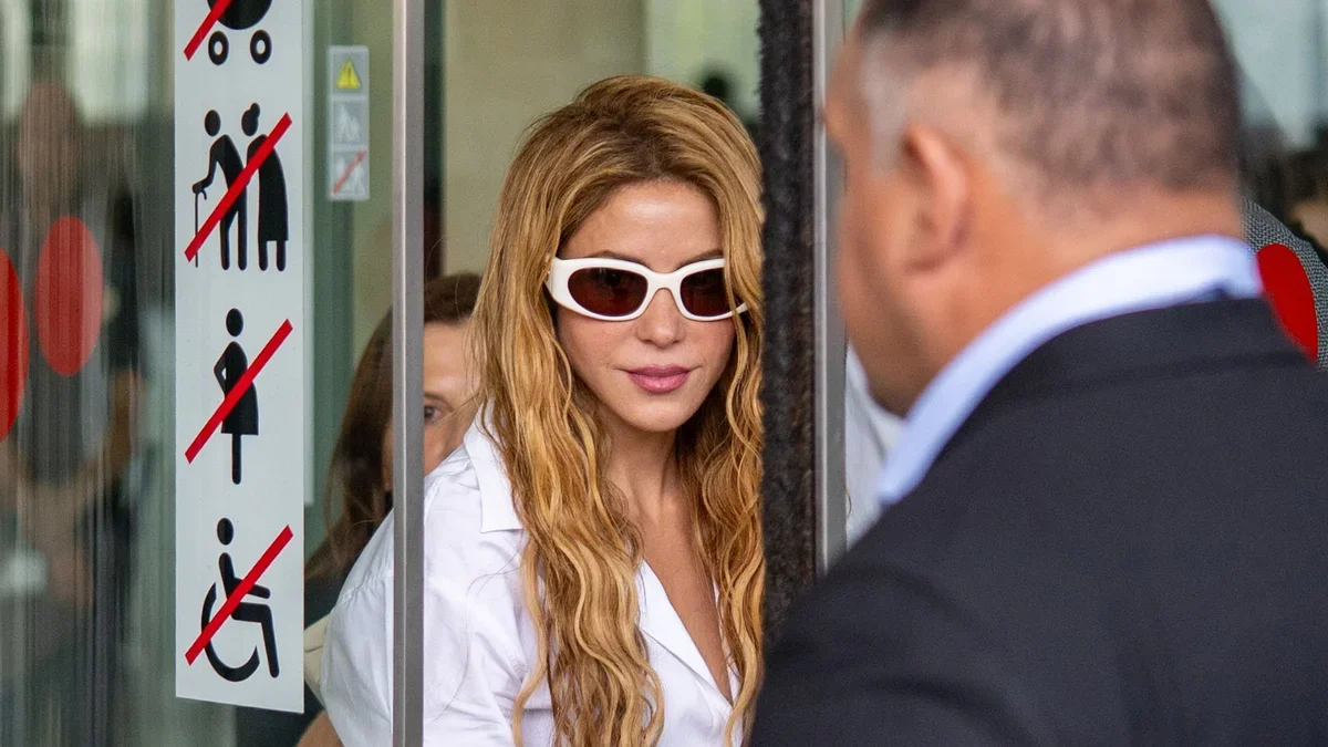 Las fotos del cara a cara de Shakira y Piqué en los juzgados por Milan y Sasha: de la sonrisa de él al gesto espontáneo de ella