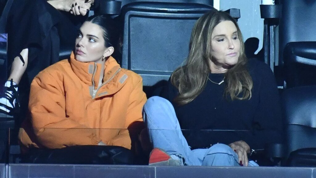 El padre de Kendall Jenner, Caitlyn Jenner, sorprende a la modelo con un comentario explícito e inapropiado