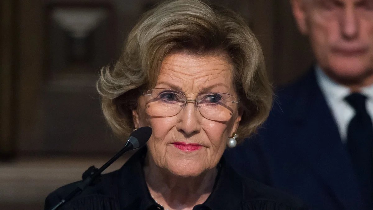 La reina Sonia hace su primer viaje al extranjero desde la muerte del rey Harald para inaugurar una exposición de arte en España La reina Sonia hace su primer viaje al extranjero desde la muerte del rey Harald para inaugurar una exposición de arte en España