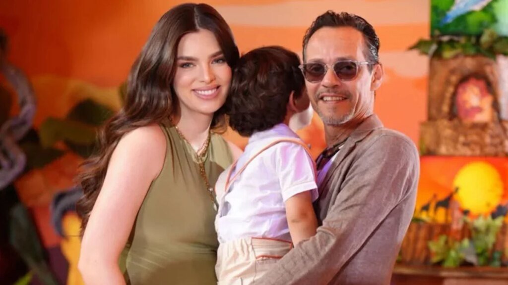 Nadia Ferreira, Marc Anthony y su hijo Marquito se dirigen a Disney para la primera aventura de la bebé Myla