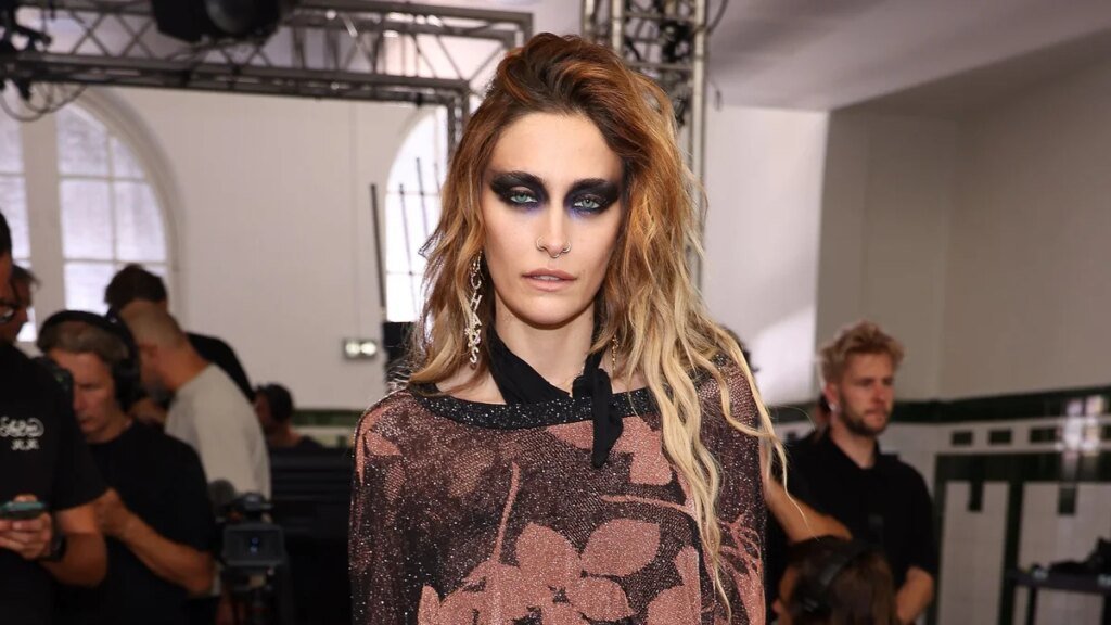 El ojo ahumado de Paris Jackson llevó el glamour gótico a un nuevo nivel