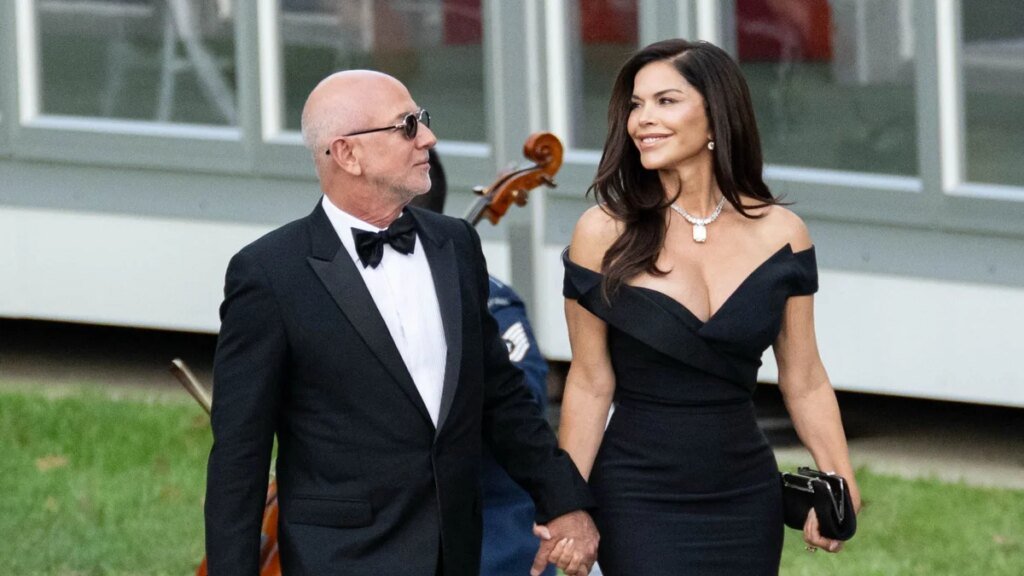 Lauren Sánchez Bezos y Jeff Bezos coordinan sus looks en una boda en Hawaii con un oficiante inesperado