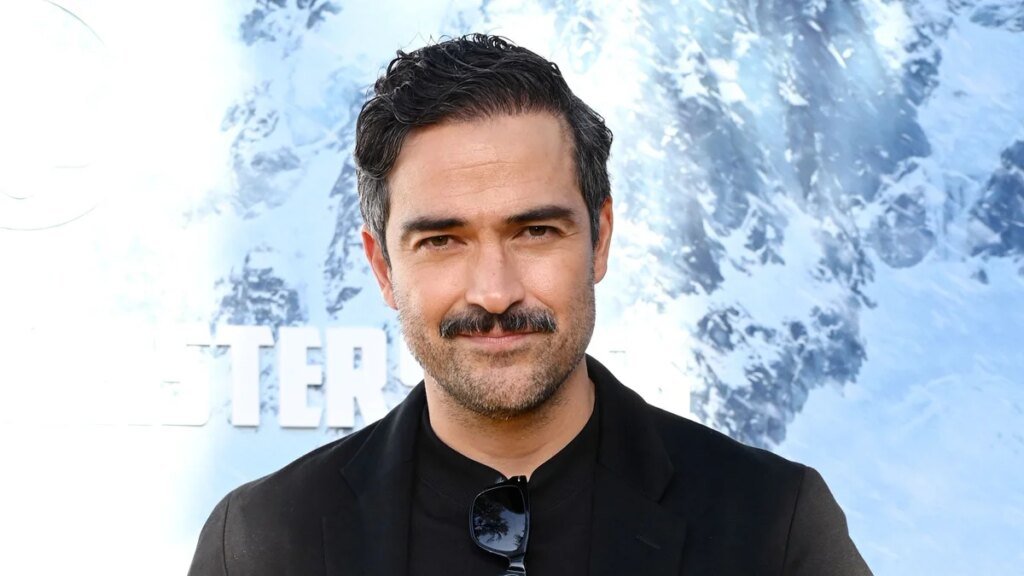 Alfonso Herrera reaparece en el hospital tras una delicada cirugía