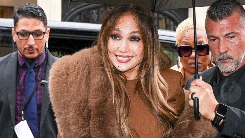 Jennifer López luce más feliz después de criticar a los paparazzi de París