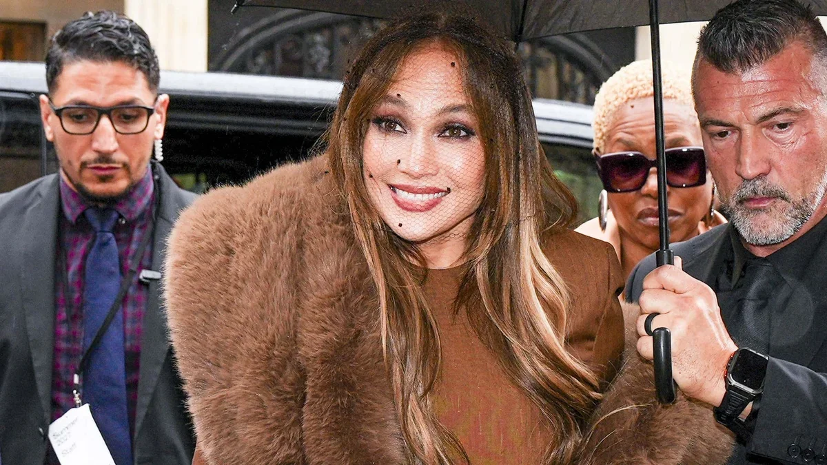 Jennifer López luce más feliz después de criticar a los paparazzi de París