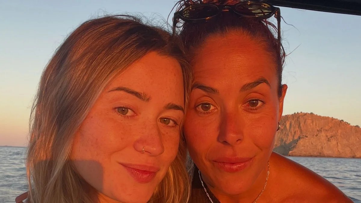 Lola Gallardo, capitana del Atlético de Madrid, da la bienvenida a su primer hijo junto a su mujer Lola Gallardo, capitana del Atlético de Madrid, da la bienvenida a su primer hijo junto a su mujer