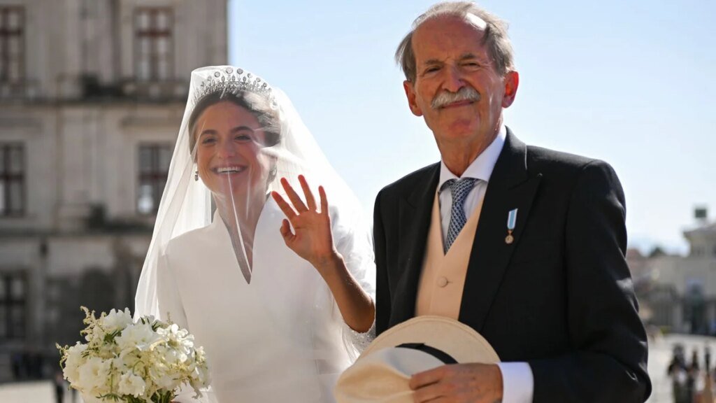 La primera boda real celebrada en Portugal en 3 décadas: la duquesa de Coimbra llevó una tiara de 800 diamantes y un vestido con guiño a Meghan Markle